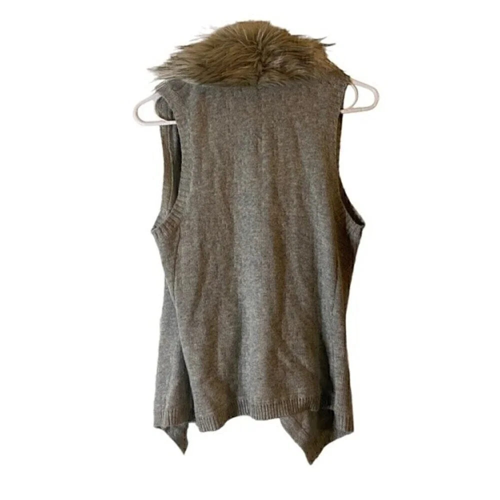 𝅺SKIES Are Blue Faux Fur Sleeveless Cardigan Sweater Vest Size XS Brown Tan